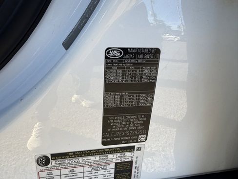 Used 2025 Land Rover Defender 110 S image 13