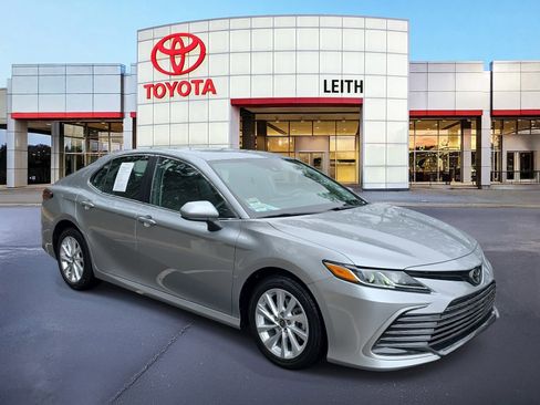 Used 2023 Toyota Camry LE image 3