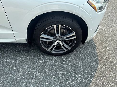Used 2019 Volvo XC60 T6 Momentum w/ Multimedia Package AWD/4WD image 12