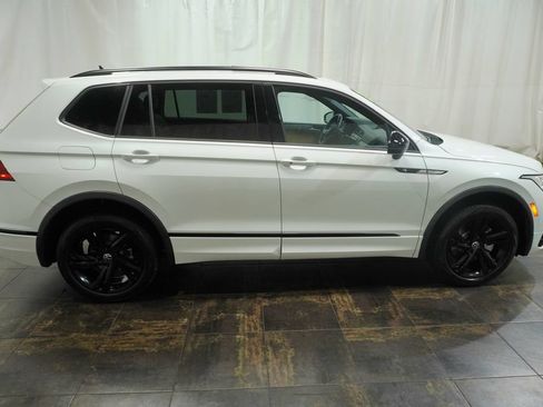Used 2024 Volkswagen Tiguan SE R-Line AWD/4WD image 3