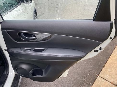 Used 2020 Nissan Rogue S FWD image 33