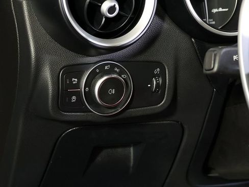 Used 2023 Alfa Romeo Stelvio Veloce AWD/4WD image 27