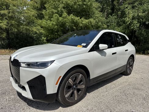 Used 2024 BMW iX xDrive50 w/ Sport Package AWD/4WD image 1