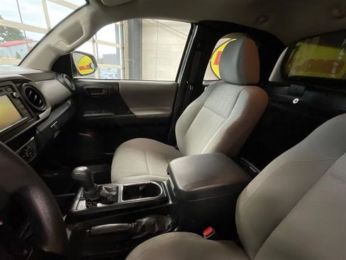 Used 2019 Toyota Tacoma SR image 13