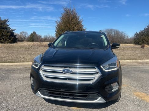 Used 2018 Ford Escape Titanium image 2