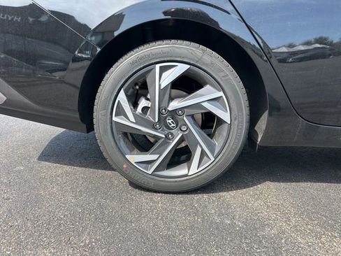 Certified 2025 Hyundai Elantra Sport FWD image 32