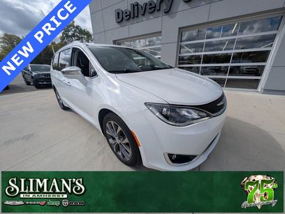 Used 2018 Chrysler Pacifica Limited w/ Tire & Wheel Group