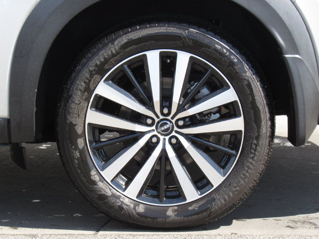 Used 2025 Nissan Pathfinder Platinum AWD/4WD image 40