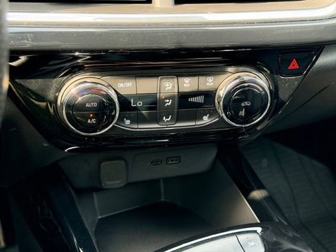 Used 2024 Chevrolet Trax RS w/ Driver Confidence Package FWD image 15