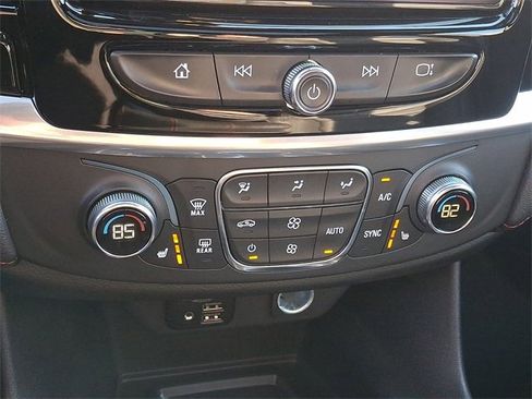 Used 2022 Chevrolet Traverse RS image 17