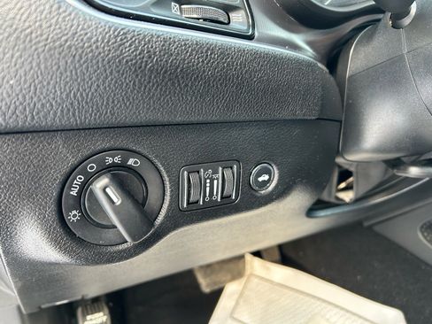 Used 2021 Dodge Challenger SXT image 18