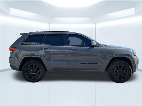 Used 2019 Jeep Grand Cherokee Altitude image 7