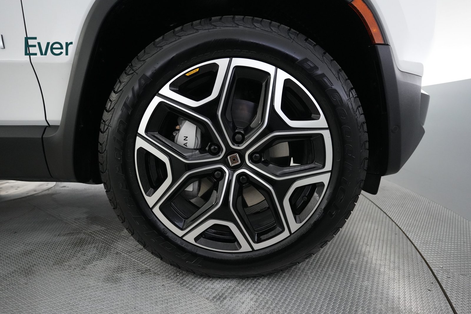 Used 2026 Rivian R1S Adventure Tri AWD/4WD image 20