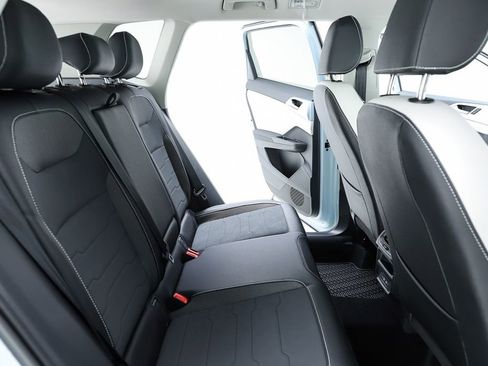 New 2026 Volkswagen Taos SE FWD image 36