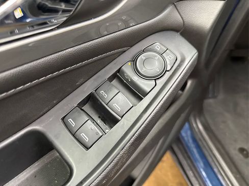 Used 2023 Chevrolet Traverse LT image 37