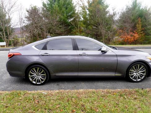 Used 2015 Hyundai Genesis 5.0 image 10