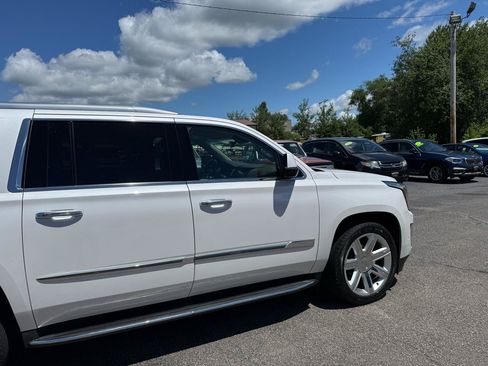 Used 2017 Cadillac Escalade ESV Premium Luxury AWD/4WD image 13
