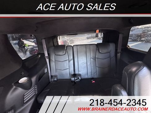 Used 2017 Cadillac Escalade Platinum image 18