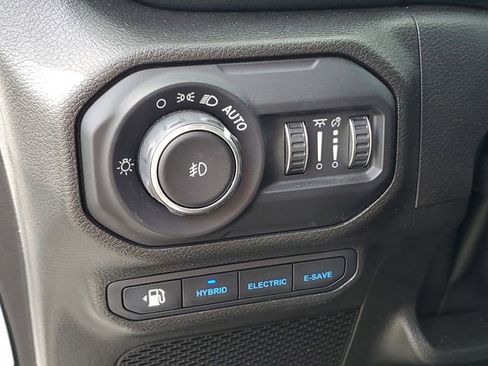 Used 2022 Jeep Wrangler Unlimited Sahara w/ Cold Weather Group AWD/4WD image 7