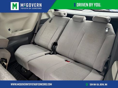 Used 2023 Toyota Sienna LE AWD/4WD image 14