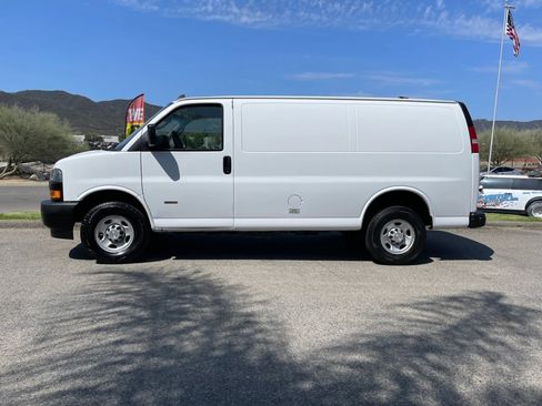 Used 2022 Chevrolet Express 2500 w/ Driver Convenience Package RWD image 8