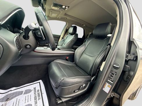 Used 2024 Genesis GV70 2.5T w/ Advanced Package AWD/4WD image 23