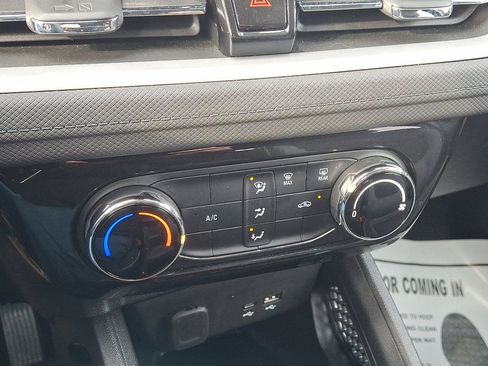 Used 2025 Chevrolet TrailBlazer LT image 29