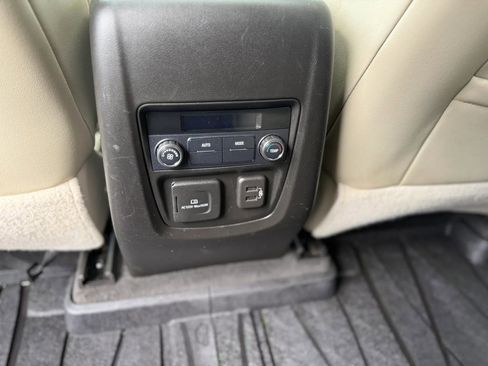 Used 2019 Buick Enclave Essence AWD/4WD image 34