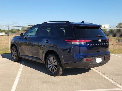 Certified 2025 Nissan Pathfinder SV image 7