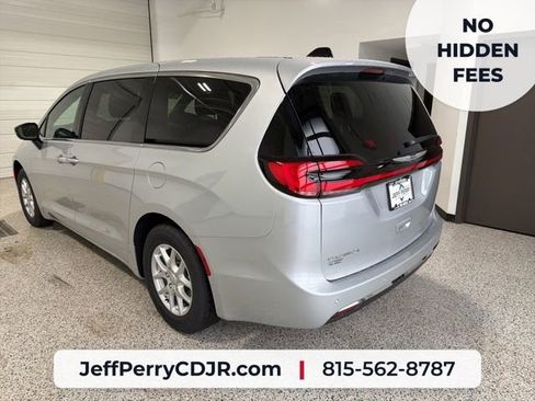 New 2026 Chrysler Pacifica Select FWD image 23
