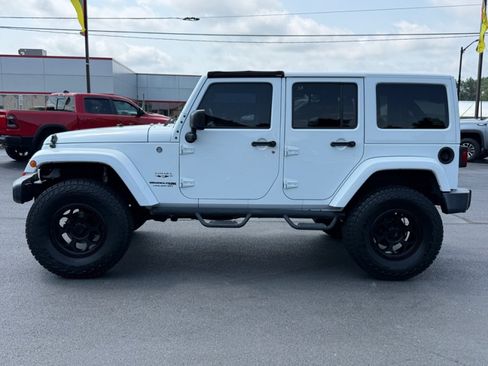 Used 2018 Jeep Wrangler Unlimited Sahara AWD/4WD image 5