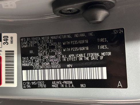 Certified 2025 Toyota Sienna XLE Woodland Edition AWD/4WD image 31