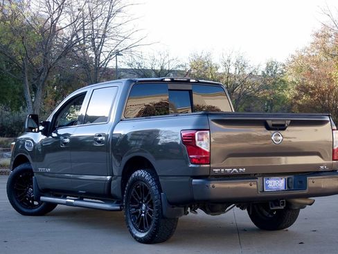 Used 2017 Nissan Titan SL w/ SL Towing Convenience Package image 4