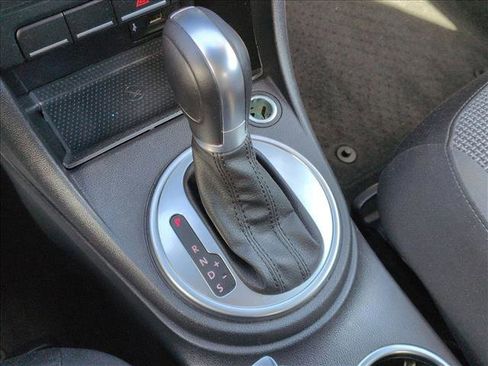 Used 2019 Volkswagen Beetle S image 12