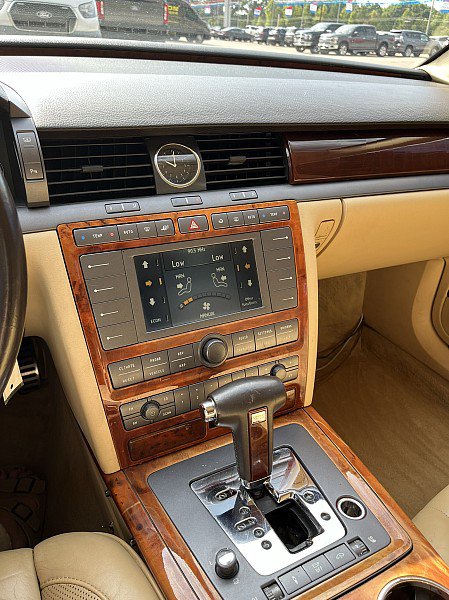 Used 2004 Volkswagen Phaeton W12 AWD/4WD image 10