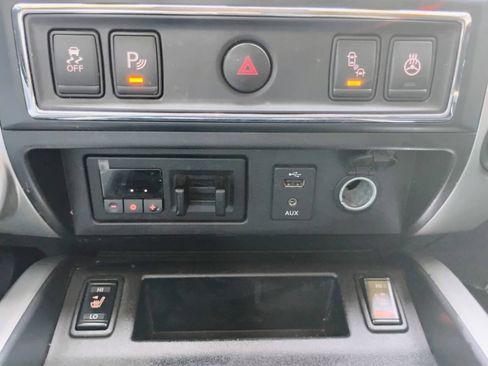 Used 2017 Nissan Titan PRO-4X w/ Pro-4x Convenience Package AWD/4WD image 11
