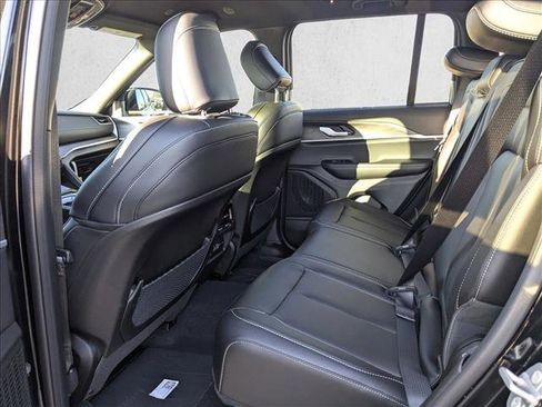 New 2025 Jeep Grand Cherokee Limited w/ Black Appearance Package image 17