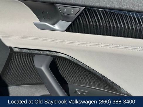 Used 2025 Volkswagen Tiguan SE AWD/4WD image 30