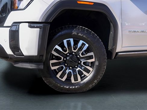 Certified 2025 GMC Sierra 2500 Denali Ultimate w/ Max Trailering Package image 4