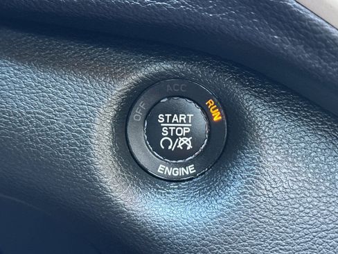 Used 2015 Jeep Cherokee Latitude w/ Comfort/Convenience Group image 21