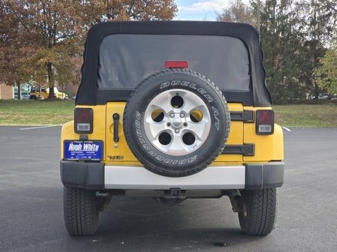 Used 2015 Jeep Wrangler Unlimited Sahara w/ Max Tow Package image 11