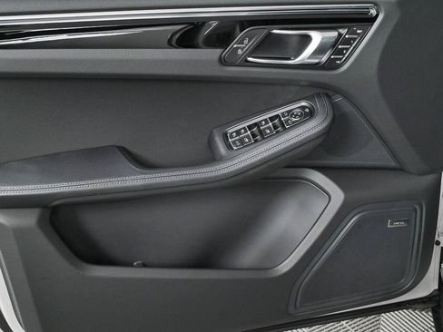 Certified 2026 Porsche Macan Turbo AWD/4WD image 6