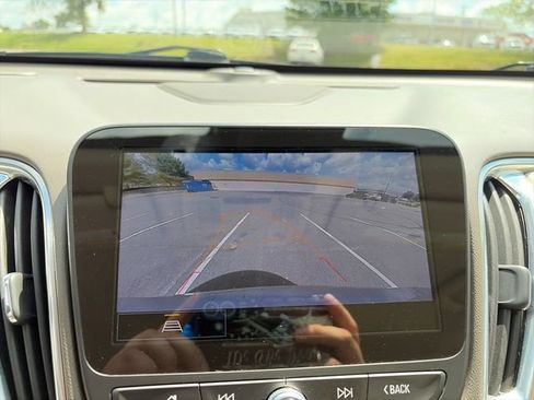 Used 2024 Chevrolet Malibu LT FWD image 21