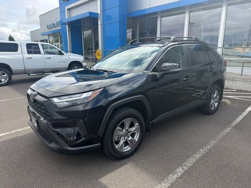 Used 2024 Toyota RAV4 XLE w/ Weather Package AWD/4WD image 5