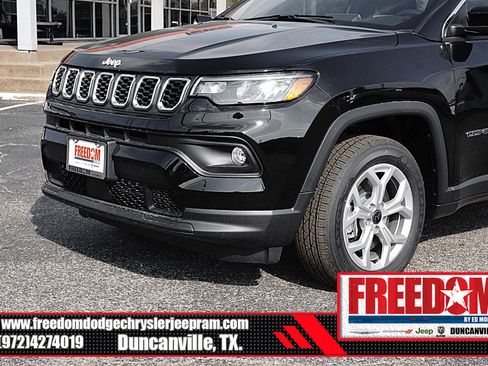 New 2026 Jeep Compass Latitude image 42