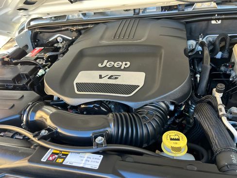 Used 2014 Jeep Wrangler Sport w/ Connectivity Group AWD/4WD image 31