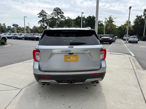 Certified 2022 Ford Explorer Platinum w/ Equipment Group 601A RWD image 6