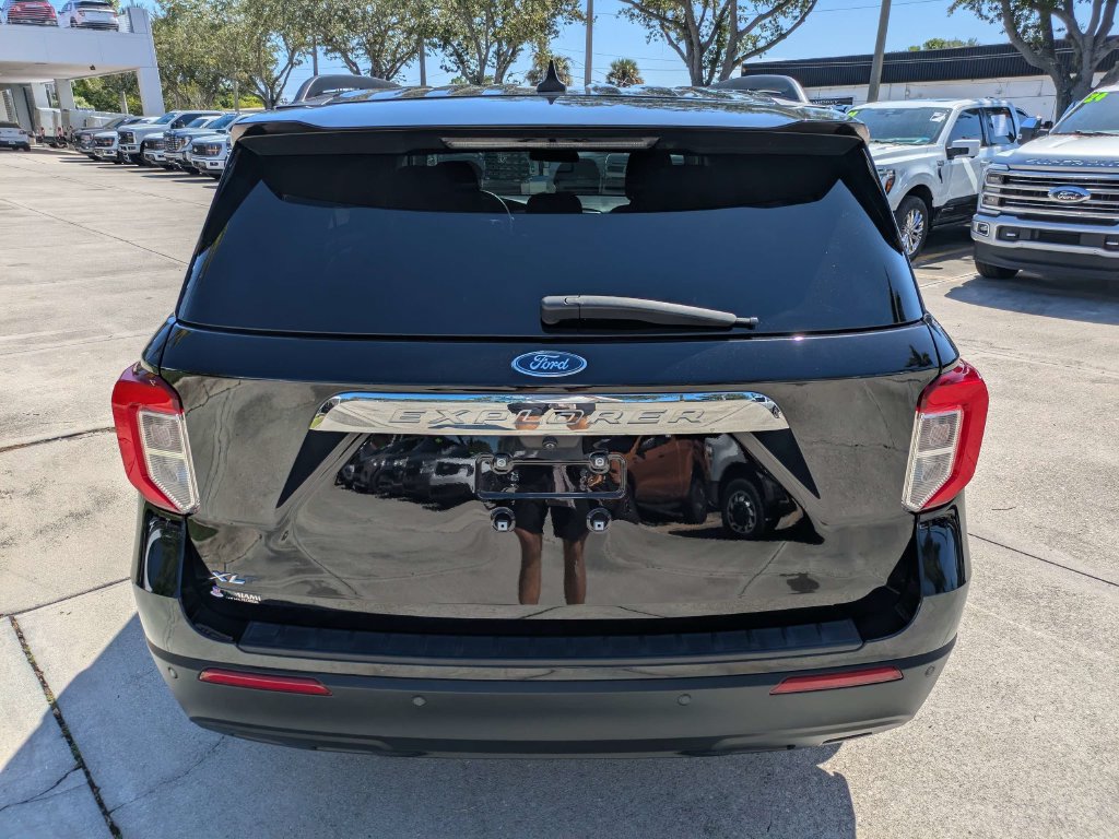 Used 2023 Ford Explorer XLT RWD image 32