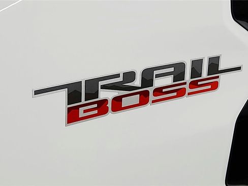 Used 2025 Chevrolet Colorado Trail Boss AWD/4WD image 18