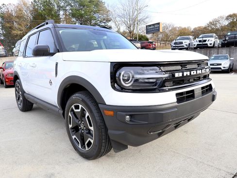 Used 2024 Ford Bronco Sport Outer Banks w/ Tech Package image 9
